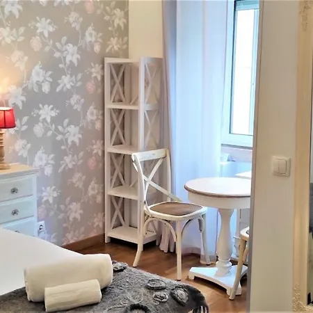 Sweet Suites Guesthouse Close To Famous Avenue Liberty 3*