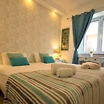 Sweet Close To Famous Avenue Liberty Penzion 3*