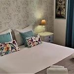 Sweet Close To Famous Avenue Liberty Penzion 3*