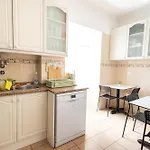 Penzion Sweet Close To Famous Avenue Liberty 3*