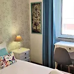 Sweet Suites Guesthouse Close To Famous Avenue Liberty Guest house 3*